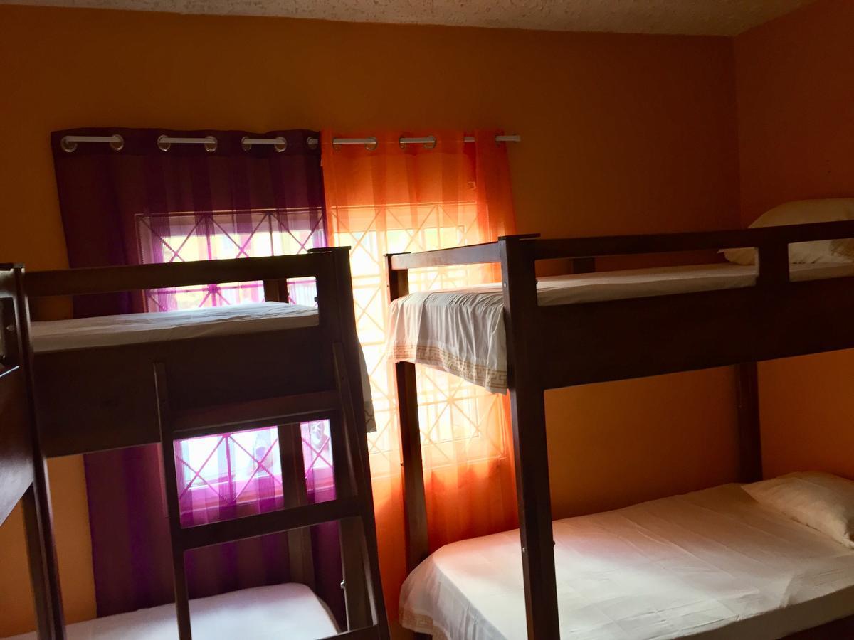 Yaad Hostel 蒙特哥贝 外观 照片