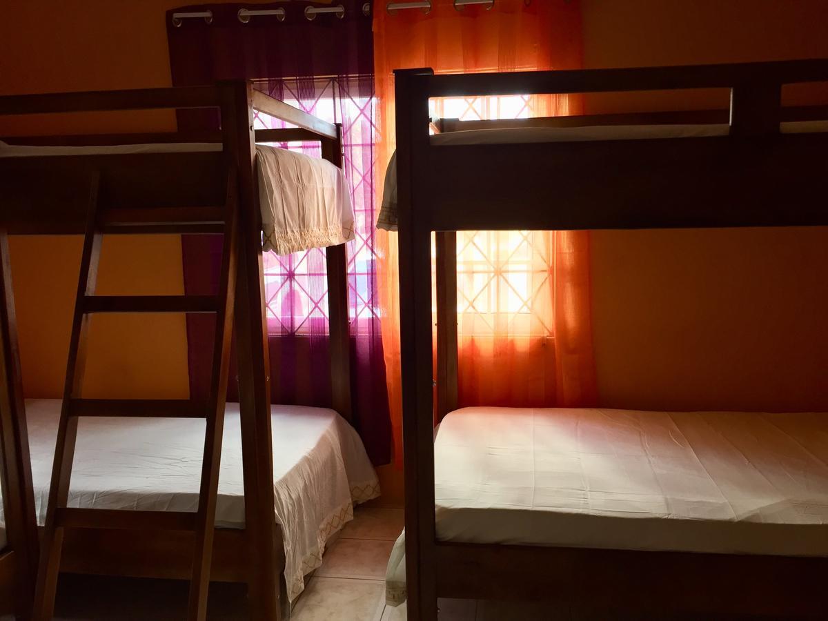 Yaad Hostel 蒙特哥贝 外观 照片