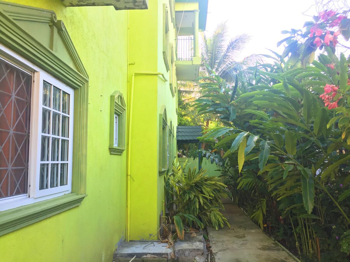 Yaad Hostel 蒙特哥贝 外观 照片