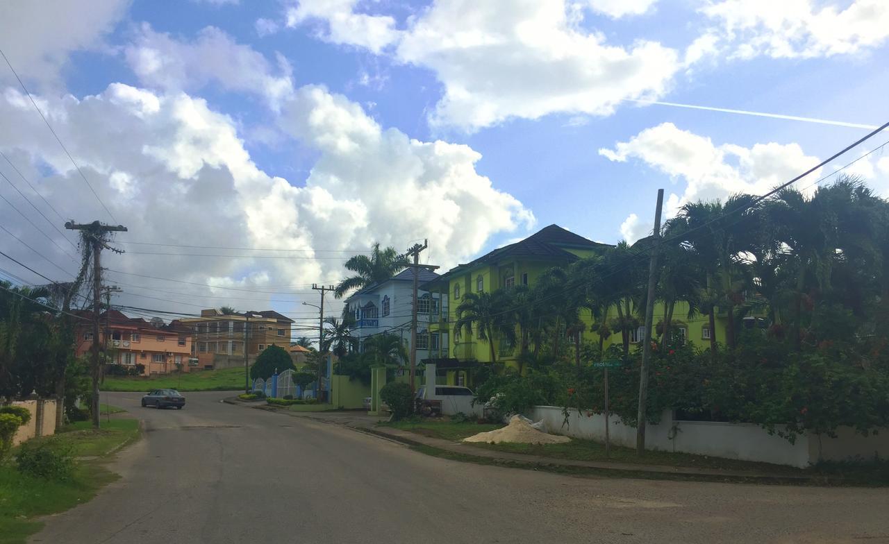 Yaad Hostel 蒙特哥贝 外观 照片