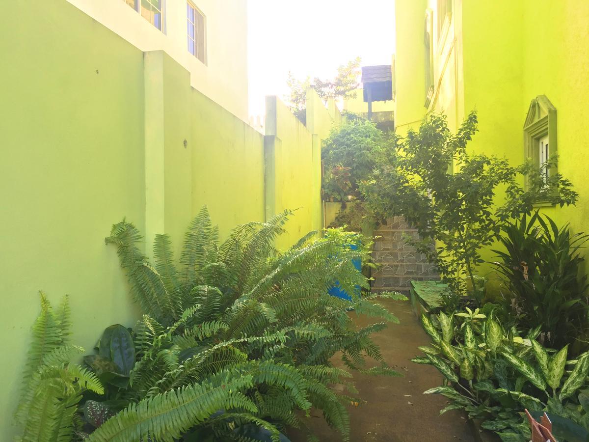Yaad Hostel 蒙特哥贝 外观 照片