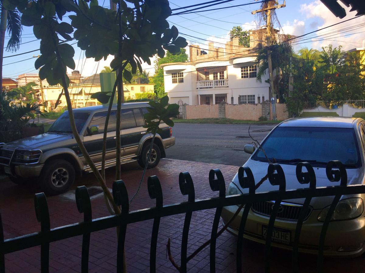 Yaad Hostel 蒙特哥贝 外观 照片