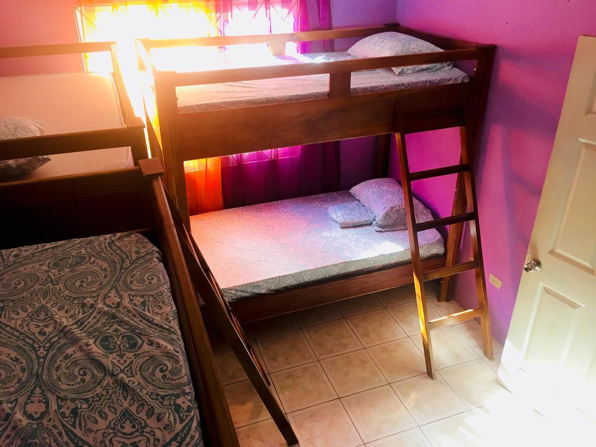 Yaad Hostel 蒙特哥贝 外观 照片