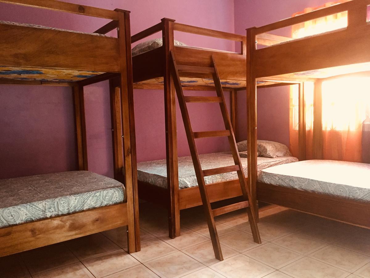 Yaad Hostel 蒙特哥贝 外观 照片