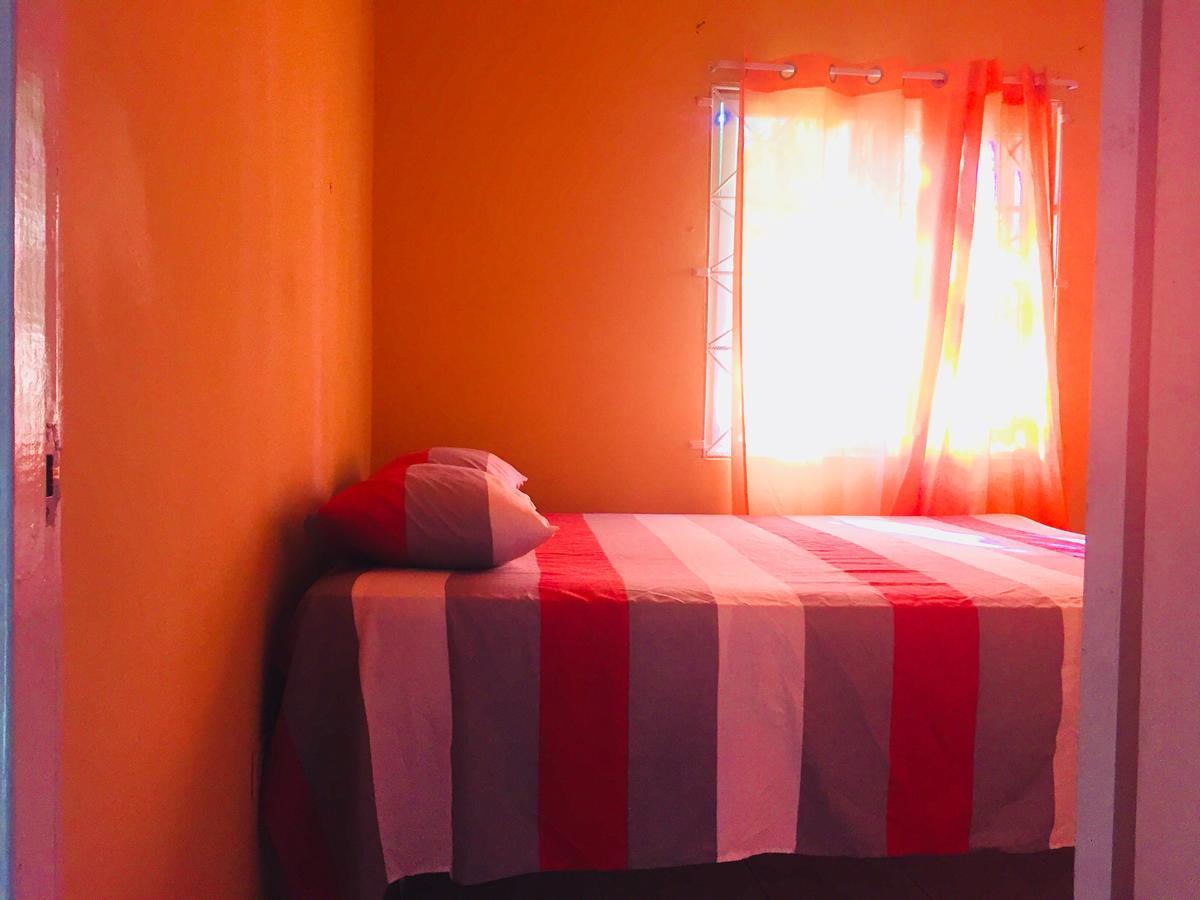 Yaad Hostel 蒙特哥贝 外观 照片
