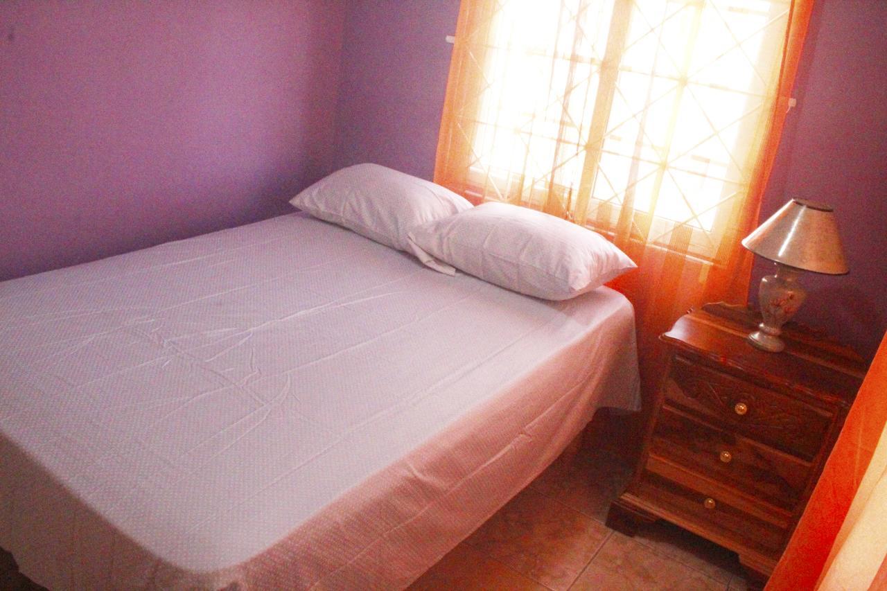 Yaad Hostel 蒙特哥贝 外观 照片