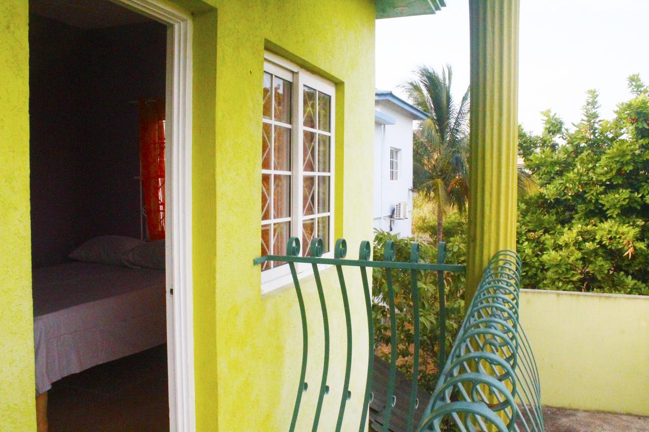 Yaad Hostel 蒙特哥贝 外观 照片