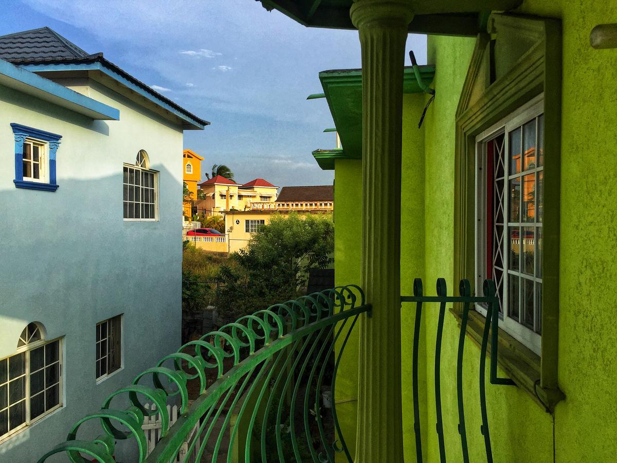Yaad Hostel 蒙特哥贝 外观 照片