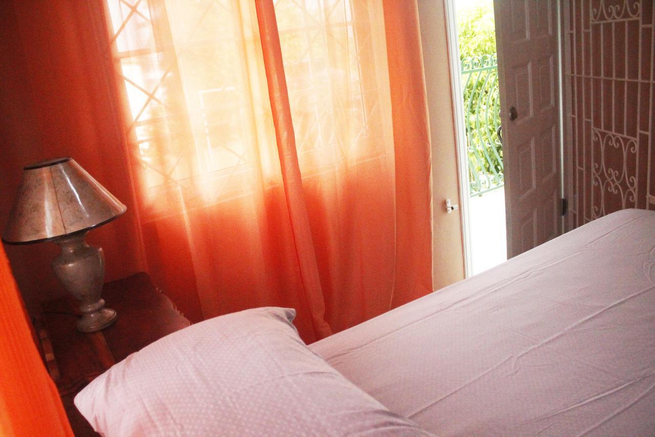 Yaad Hostel 蒙特哥贝 外观 照片