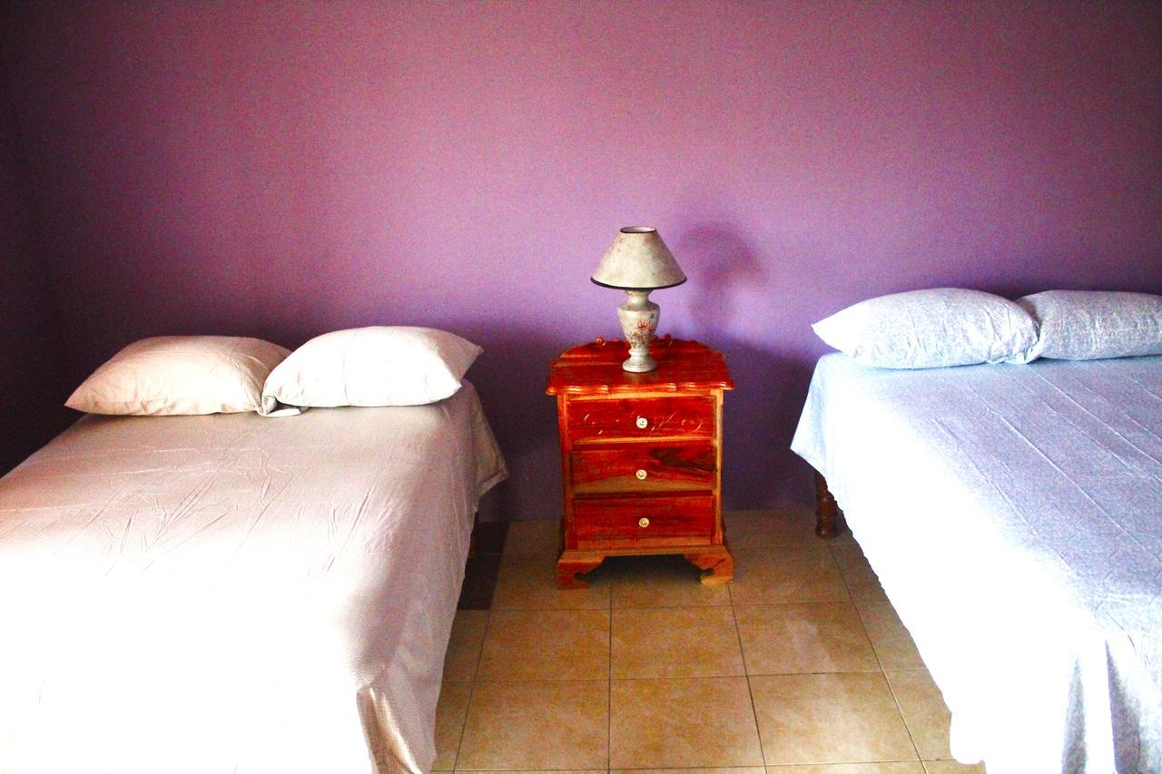 Yaad Hostel 蒙特哥贝 外观 照片