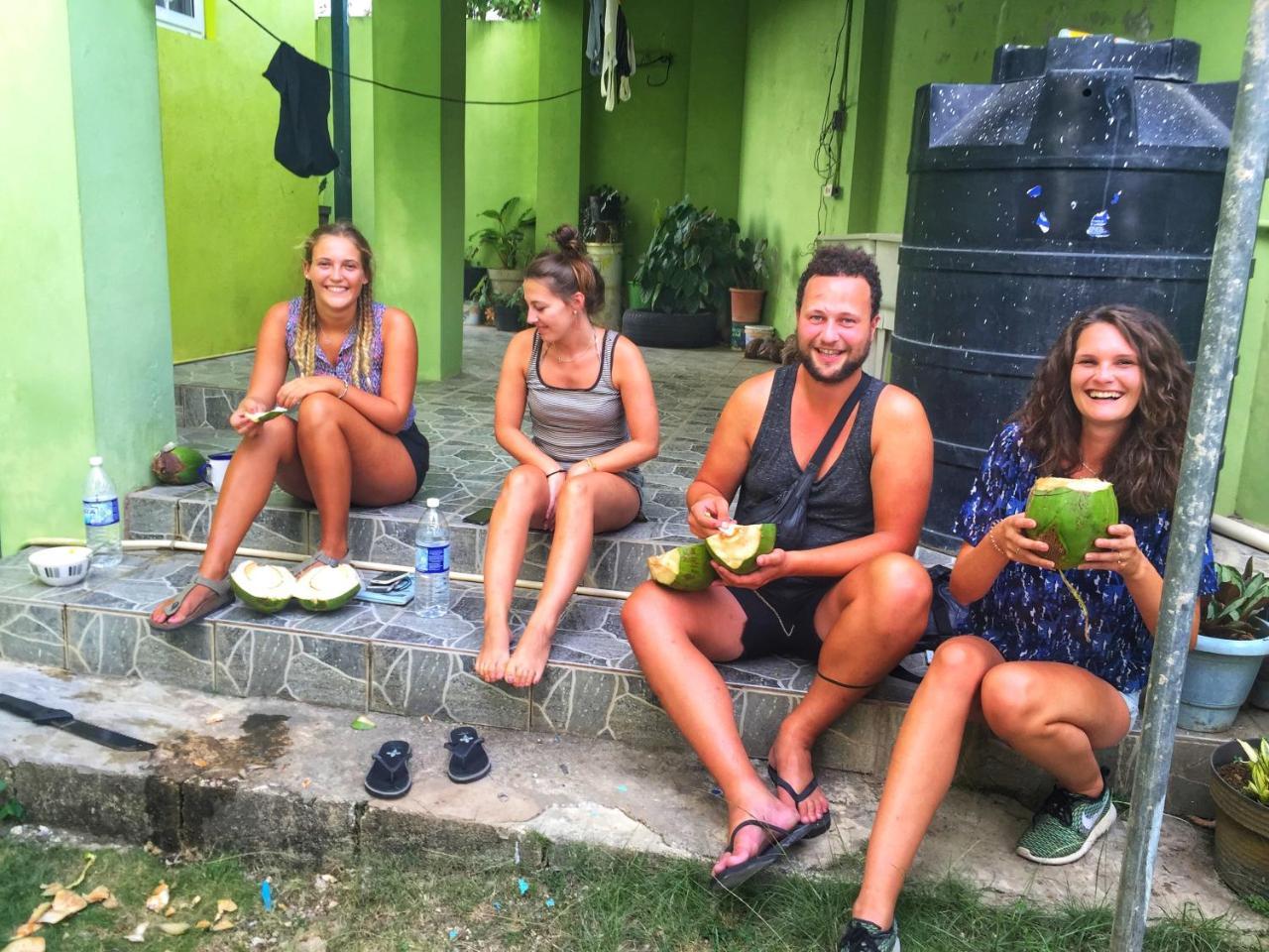 Yaad Hostel 蒙特哥贝 外观 照片