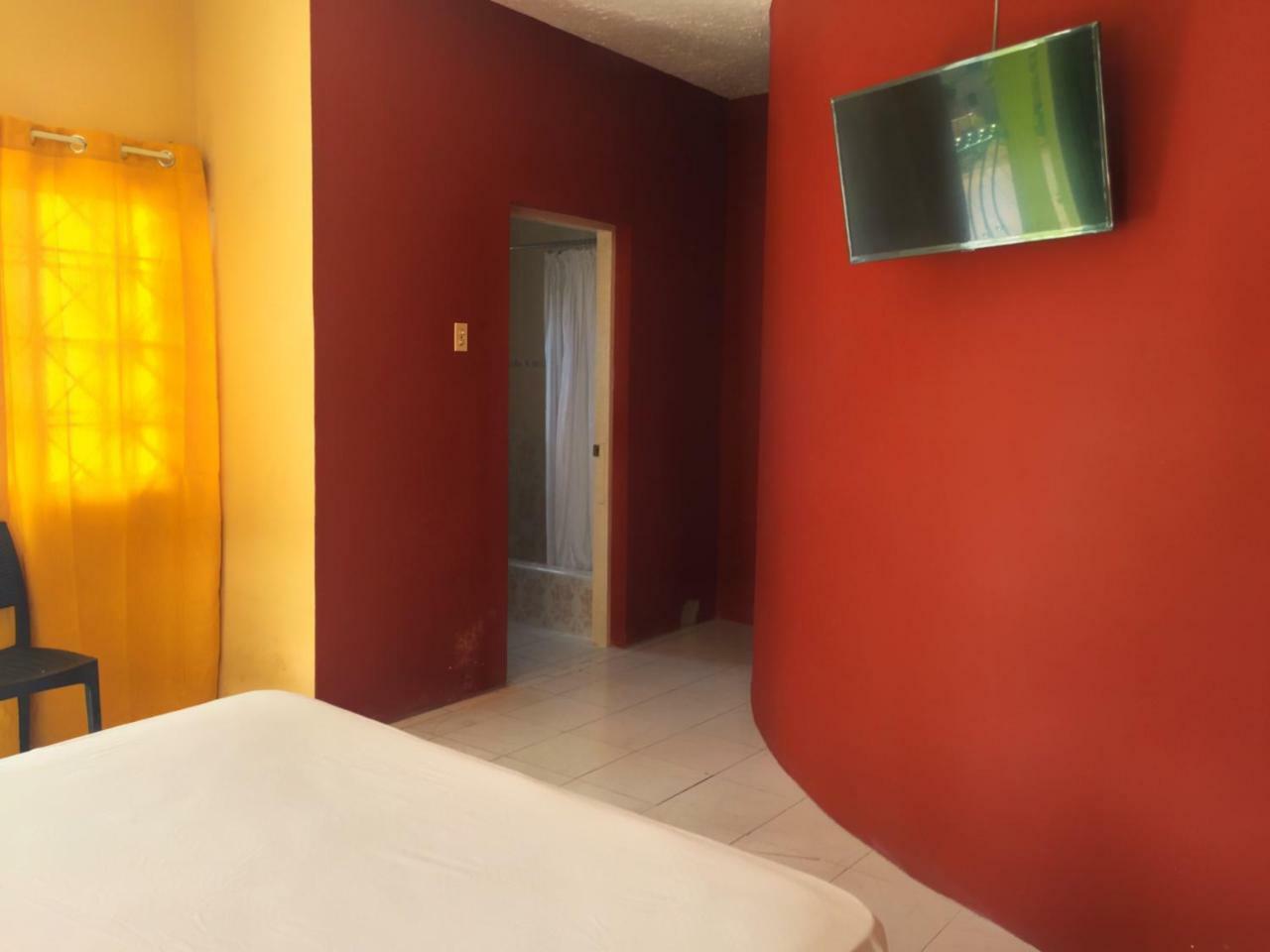 Yaad Hostel 蒙特哥贝 外观 照片