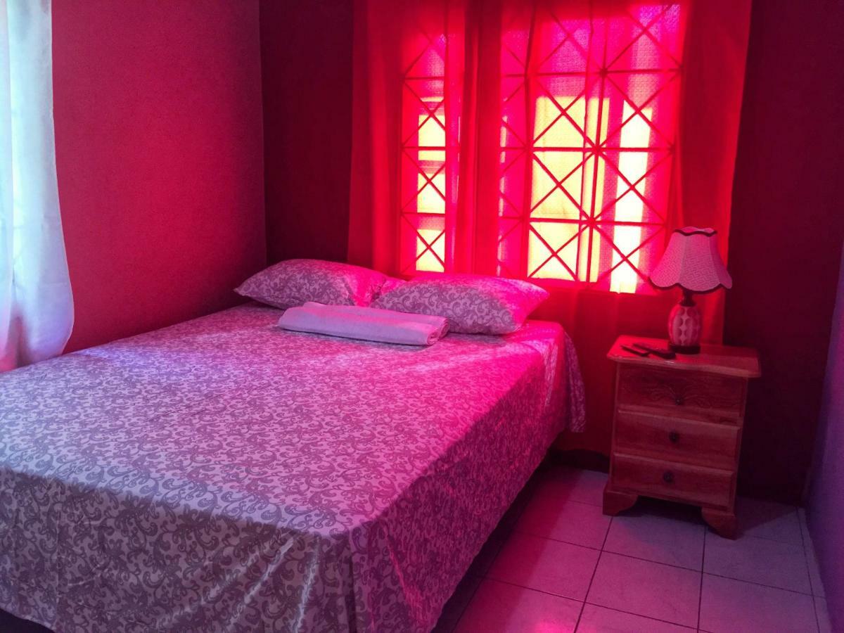 Yaad Hostel 蒙特哥贝 客房 照片